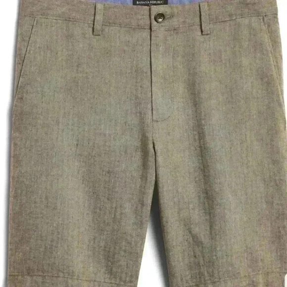 Banana Republic 10" Slim- Fit Linen Olive Herringbone Short - Picture 2 of 11